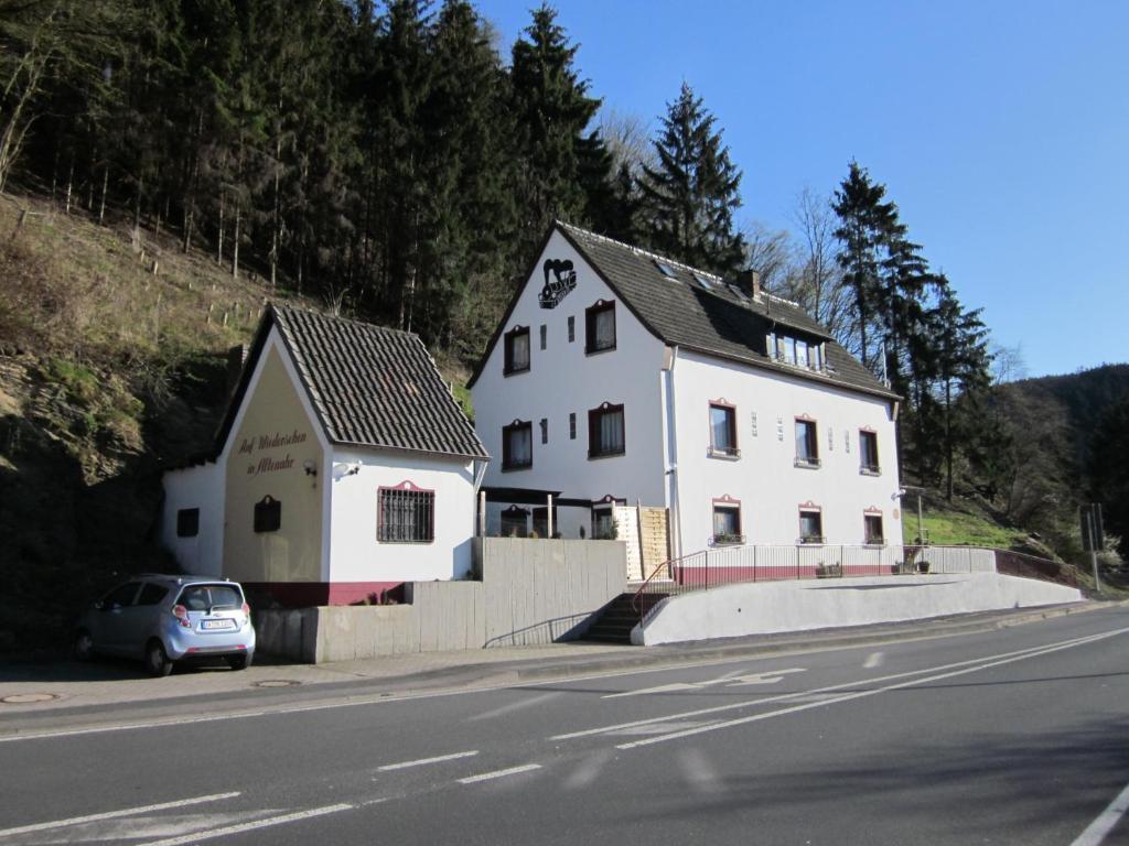 Gastehaus Am Fels Hotel Altenahr Exterior photo